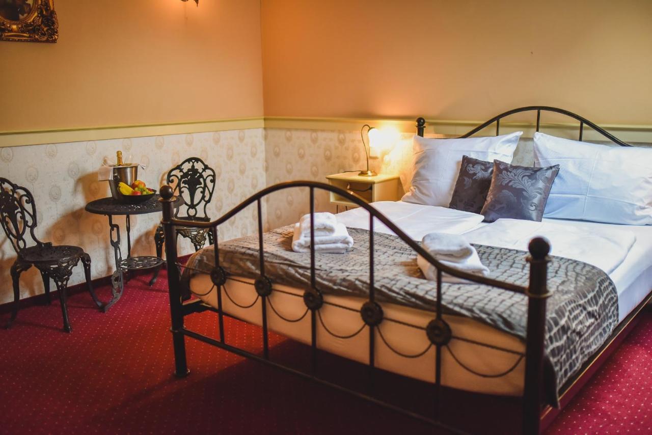 Zamek Kamenny Dvur Hotel Kynsperk nad Ohri Eksteriør billede