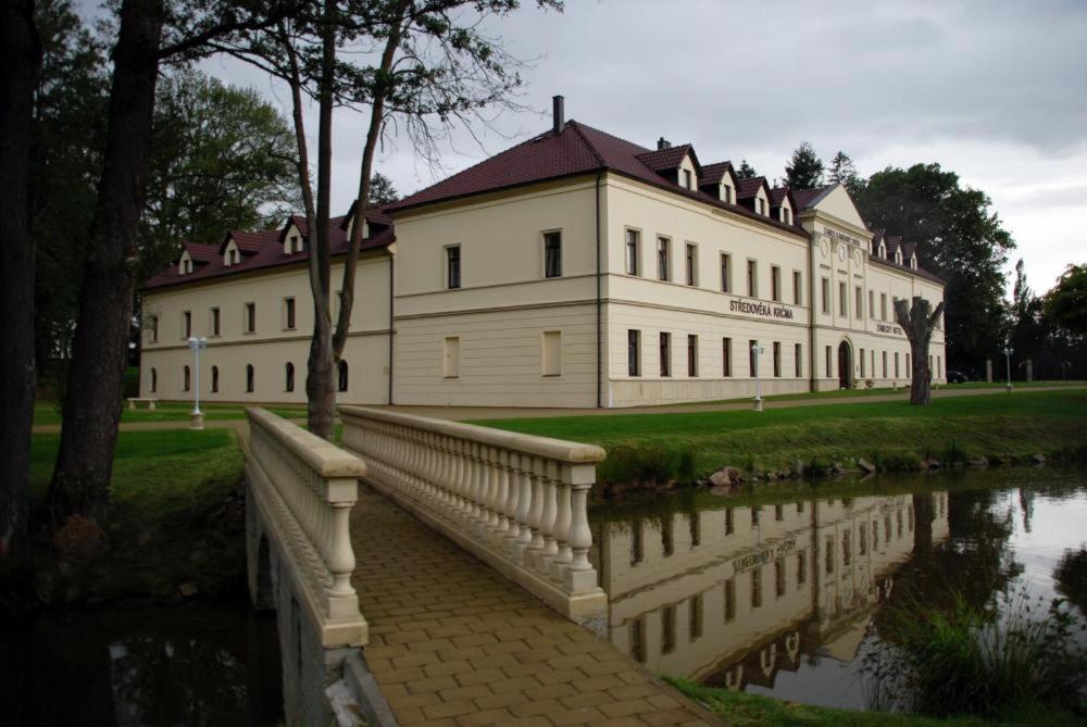 Zamek Kamenny Dvur Hotel Kynsperk nad Ohri Eksteriør billede